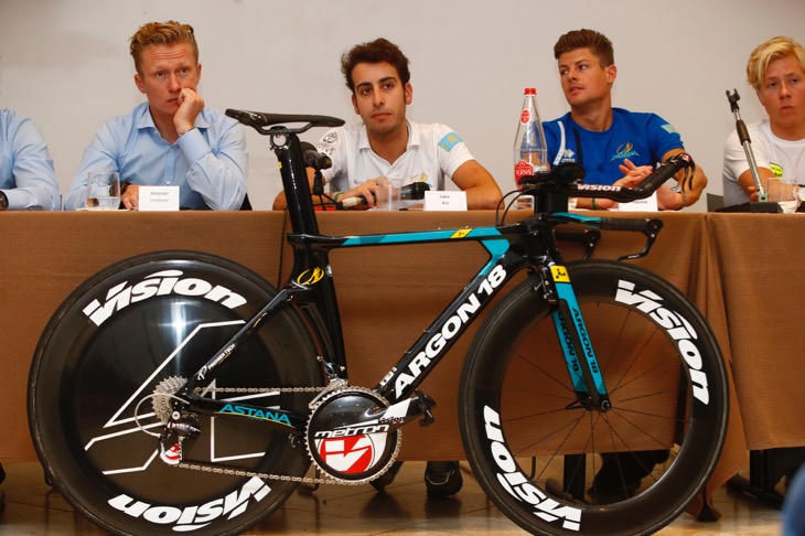 支給品　TTグローブ　手袋　ASTANA　アスタナ　サイクルジャージ自転車ロード